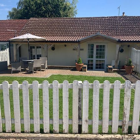 Woodpecker Cottage At Frog Trotters Cottages Hartpury Экстерьер фото