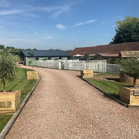 Woodpecker Cottage At Frog Trotters Cottages Hartpury Экстерьер фото