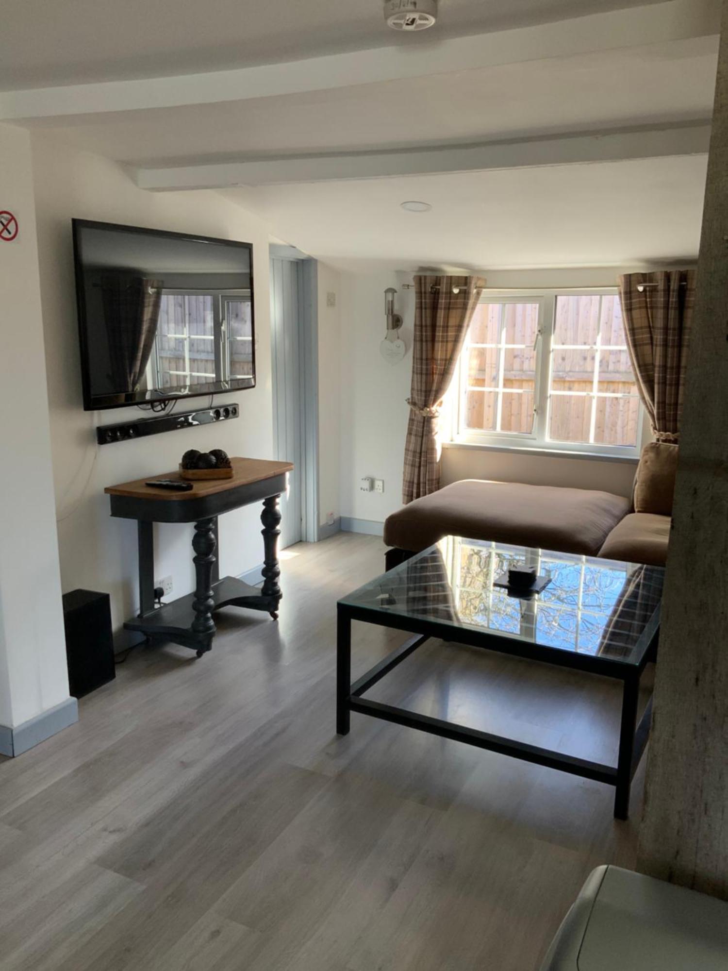 Woodpecker Cottage At Frog Trotters Cottages Hartpury Экстерьер фото