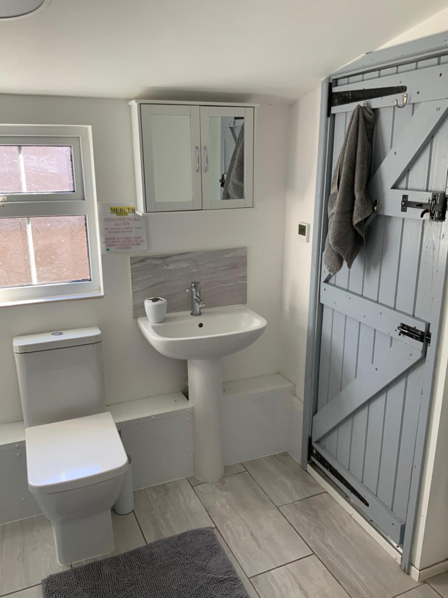 Woodpecker Cottage At Frog Trotters Cottages Hartpury Экстерьер фото