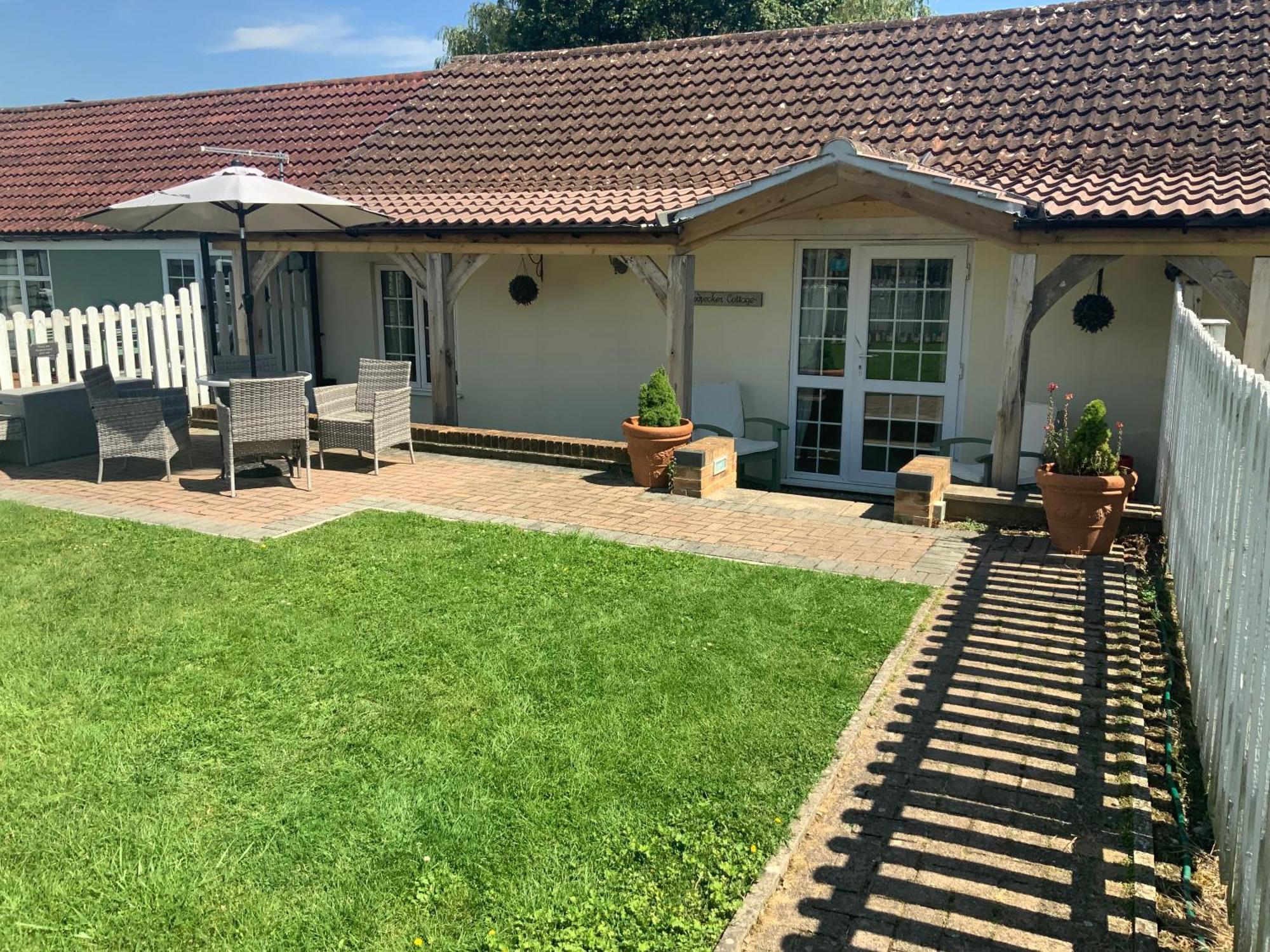 Woodpecker Cottage At Frog Trotters Cottages Hartpury Экстерьер фото