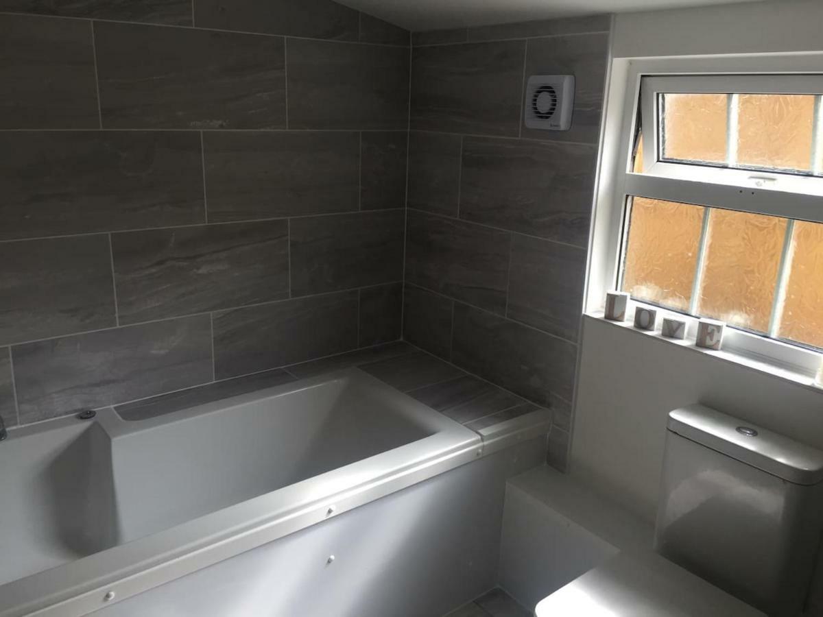 Woodpecker Cottage At Frog Trotters Cottages Hartpury Экстерьер фото