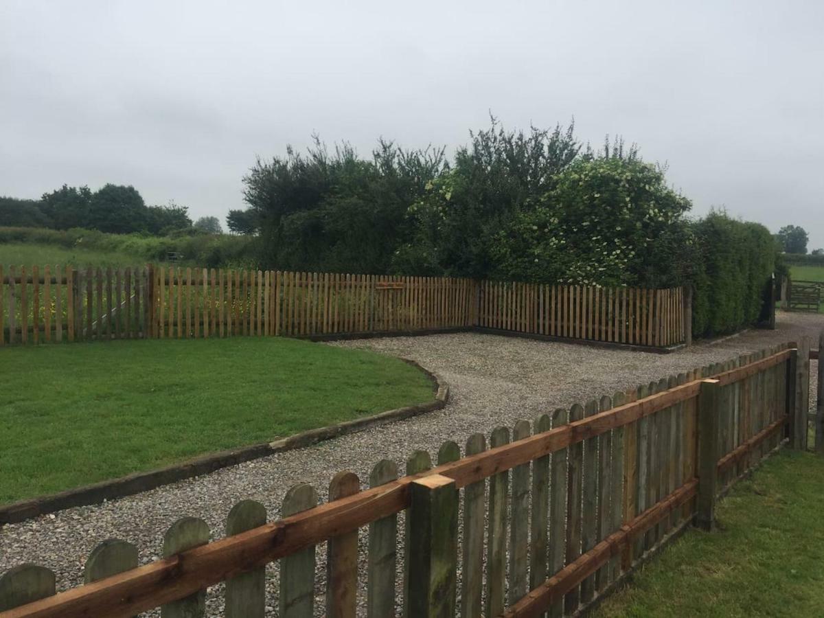 Woodpecker Cottage At Frog Trotters Cottages Hartpury Экстерьер фото