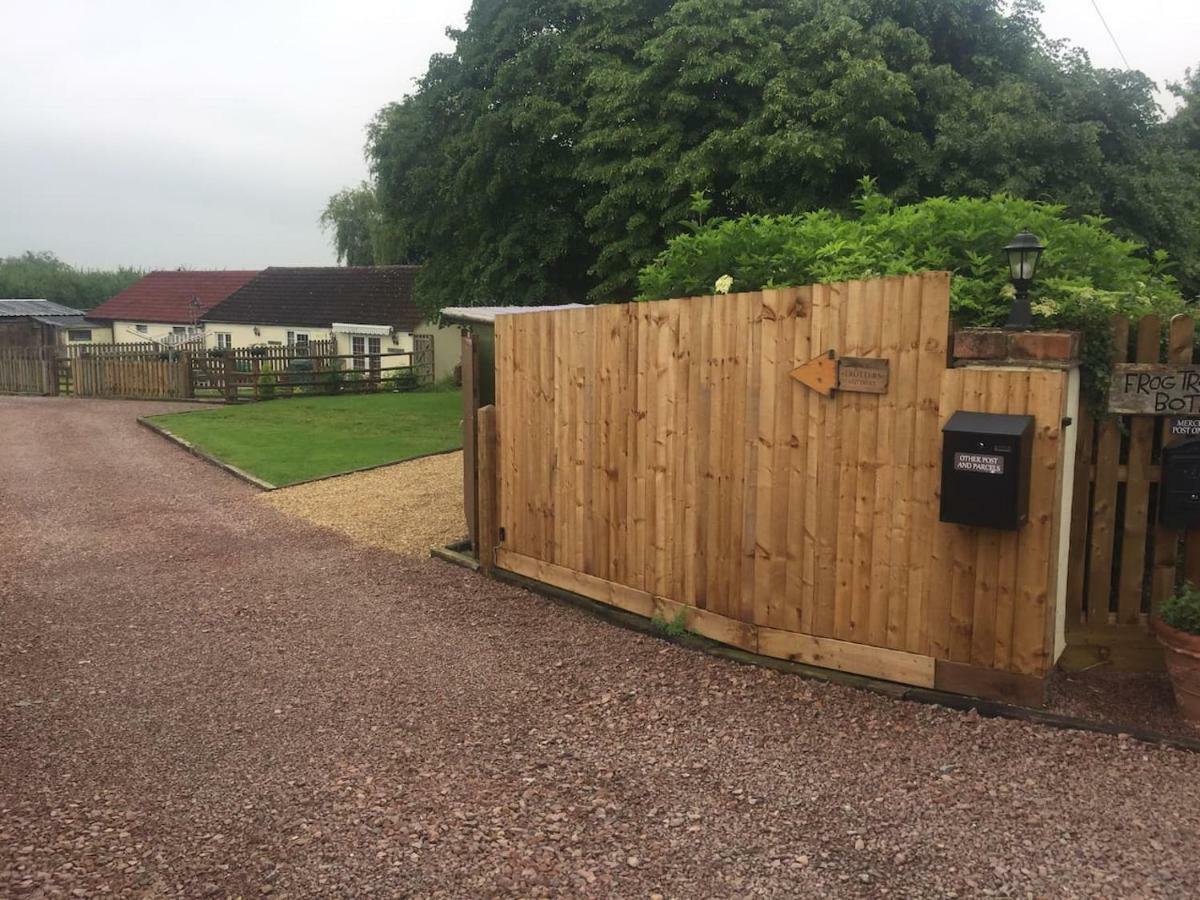 Woodpecker Cottage At Frog Trotters Cottages Hartpury Экстерьер фото